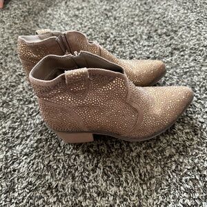 Elegant Tan Ankle Boots with Gold Accents